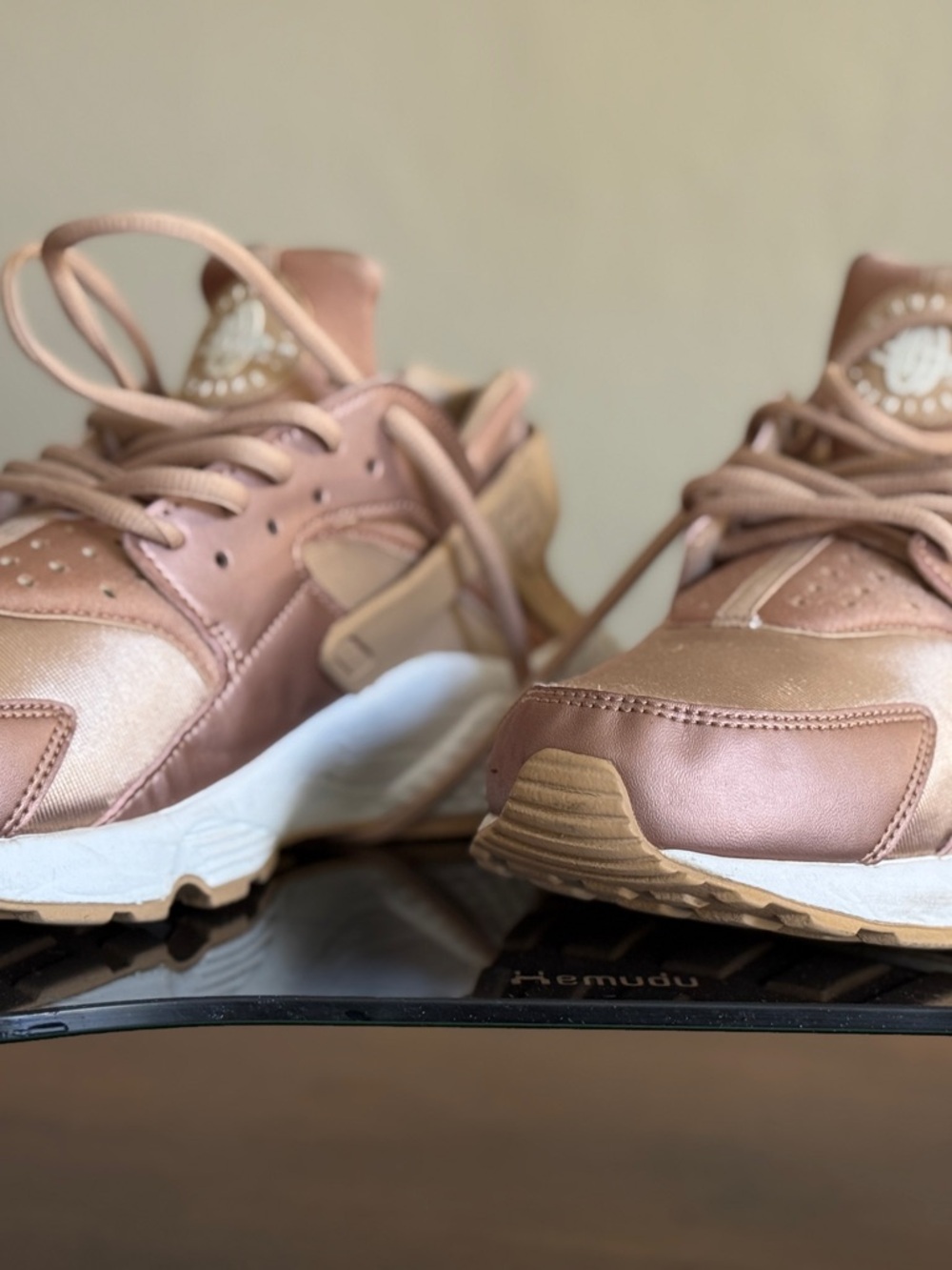 Nike Air Huarache Run Premium 'Bronze' size 10 ladies - Picture 2 of 9